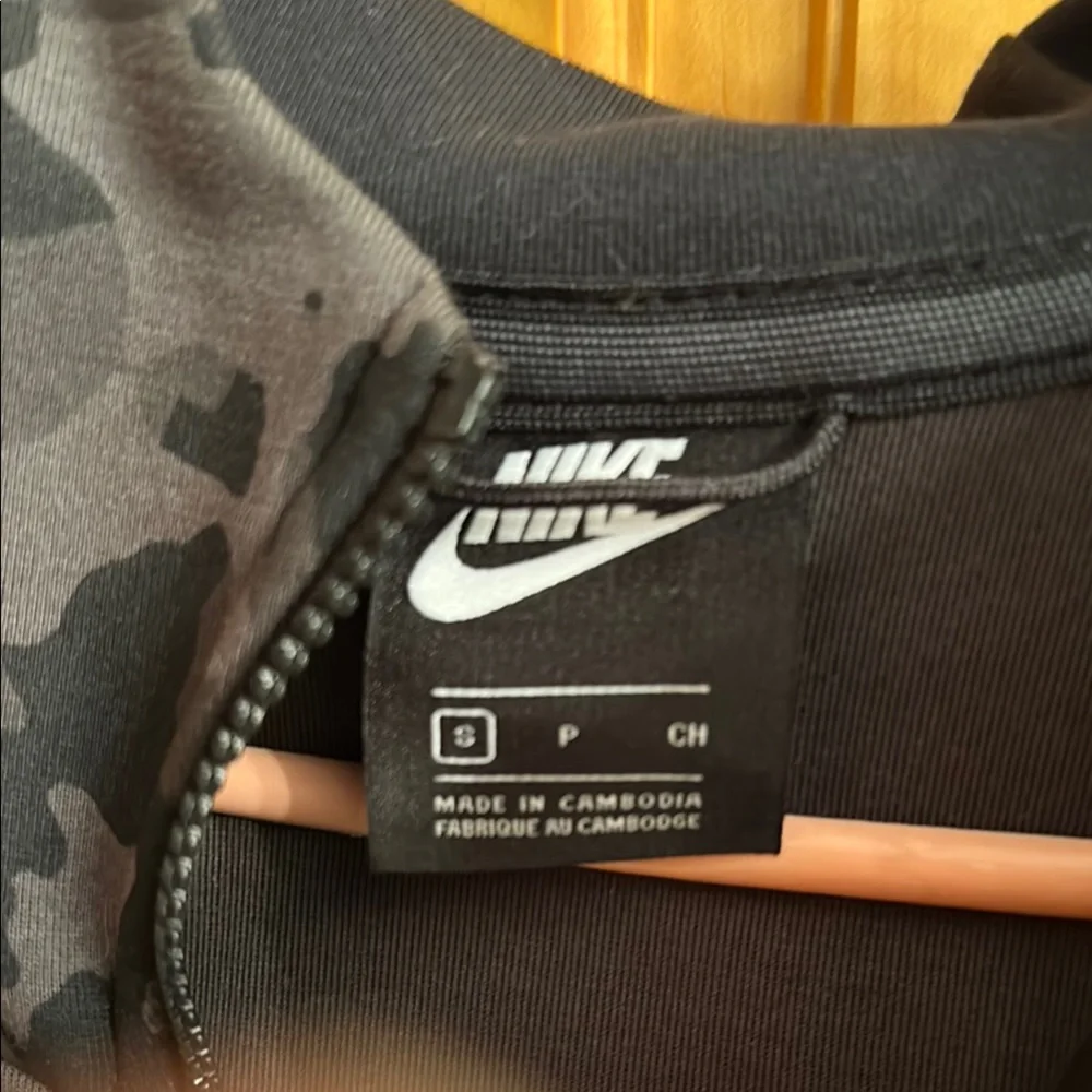 Nike Camouflage S Zip-Up Hoodie tech jacket - Picture 2 of 4